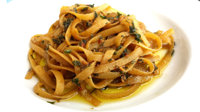 Fettuccine di semola alle acciughe