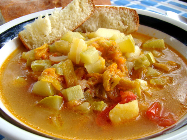 Minestra di zucchine patate e fiori di zucca — Cose di Cucina