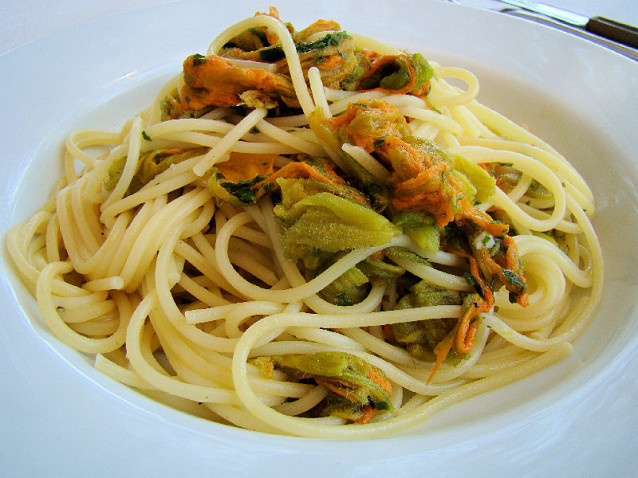 Spaghetti ai fiori di zucca