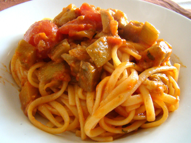 Linguine al sugo di melanzane