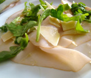 Carpaccio di tacchino con grana e rucola