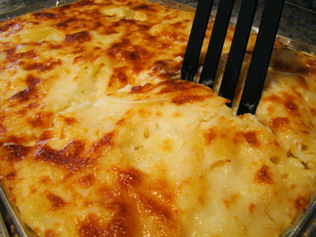 Pasta al forno con besciamella e formaggio