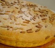 Torta alla crema e marmellata