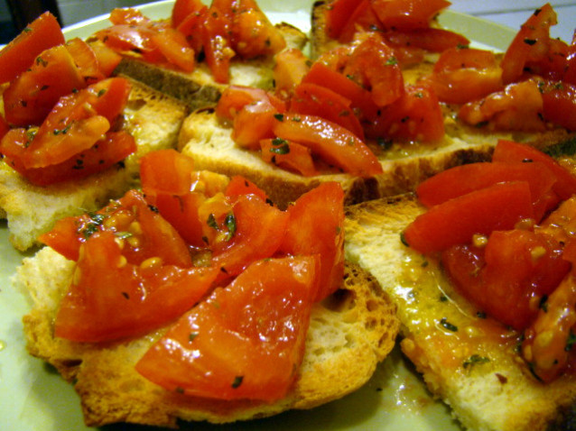 Bruschette con pomodori e origano