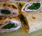 Piadina con prosciutto cotto, philadelphia e rucola