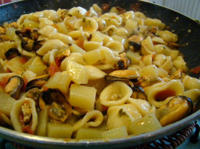 Orecchiette con patate e cozze