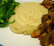 Purea di fave con cime di rapa e funghi