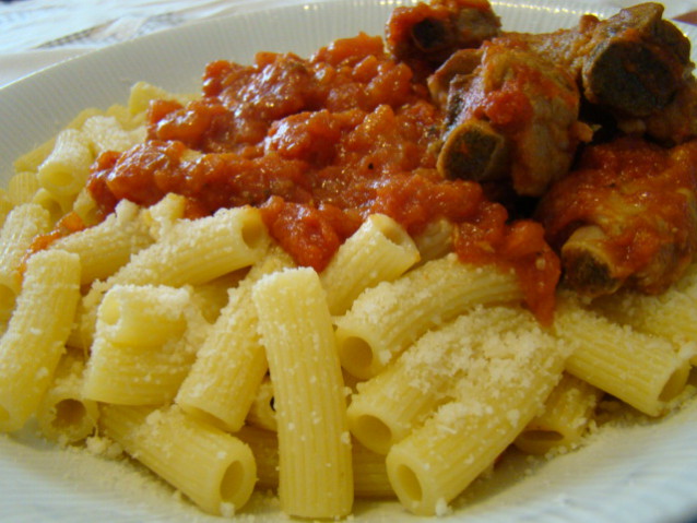 Maccheroni al ragù di maiale