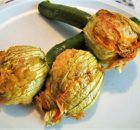 Zucchine piccole con fiore