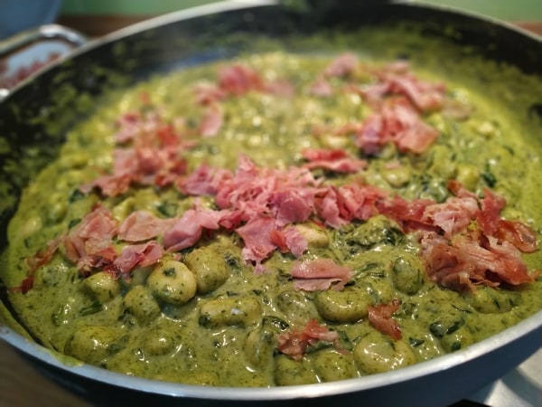 Gnocchi con crema di spinaci